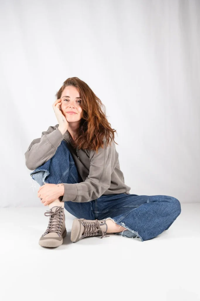 Modelo con zapatos barefoot