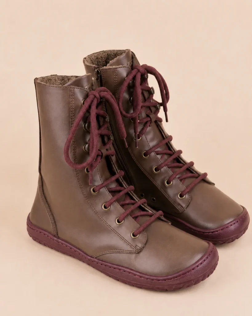 Bota barefoot CHAI en Oleatex marrón cacao, con suela y cordones burdeos