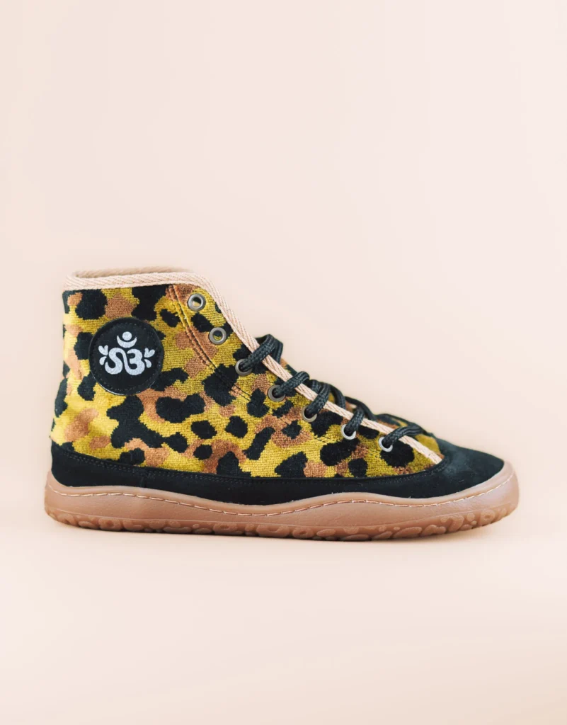 Botín barefoot CHEETAH en tejido animal print negro, camel y mostaza