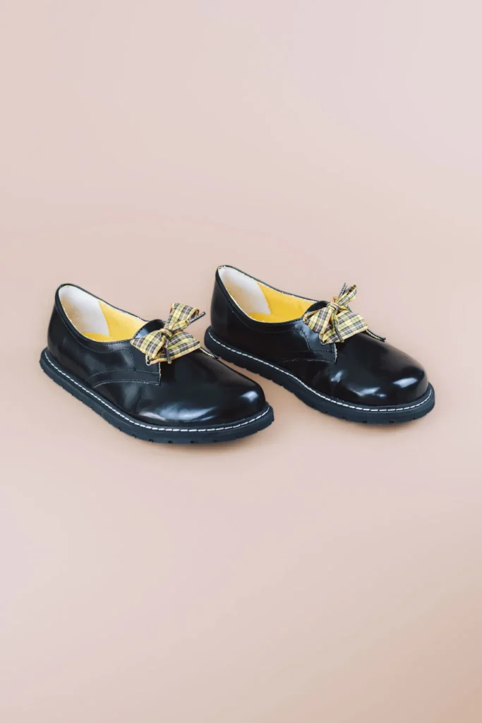Monk barefoot LOU en Oleatex negro con acabado charol