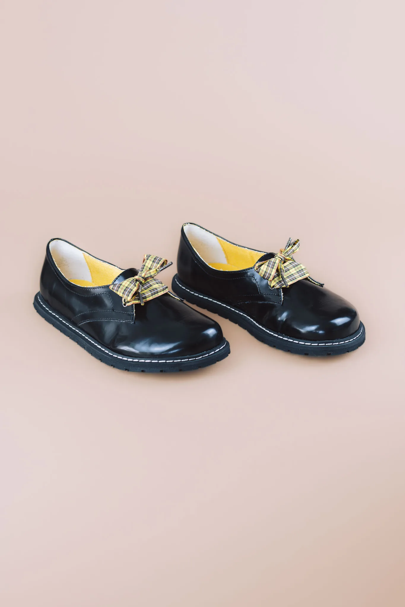 LOU barefoot monk shoe in black Oleatex with a patent finish